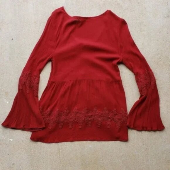 Taylor & Sage Crimson Rust Bell Sleeve Top. - Picture 2 of 6